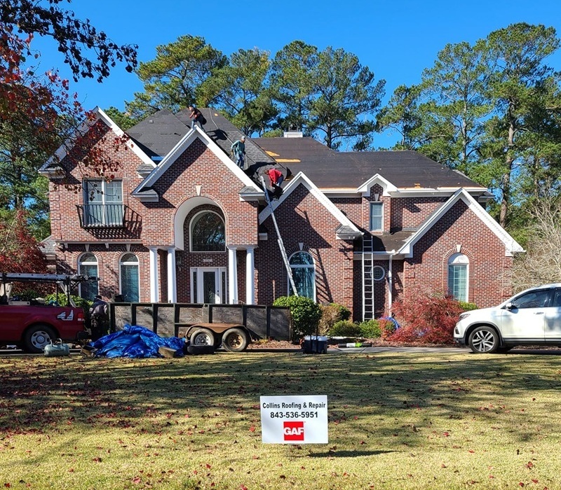 Local Galivants Ferry SC roofing contractor working on repairs